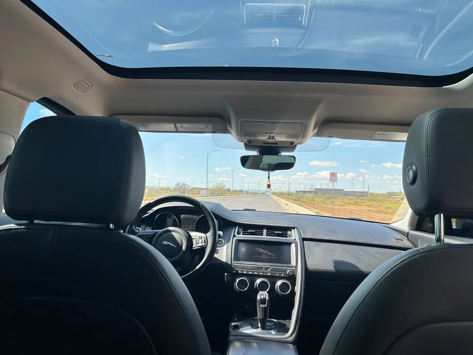 2018 Jaguar E-Pace - Image 10 of 15