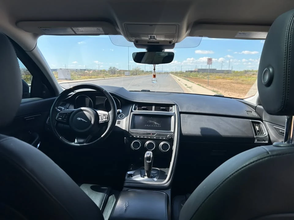 2018 Jaguar E-Pace - Image 11 of 15