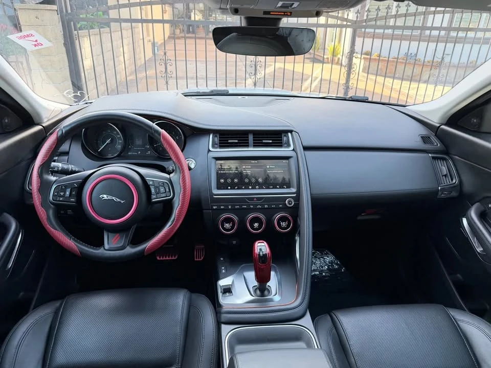 2018 Jaguar E-Pace - Image 9 of 18