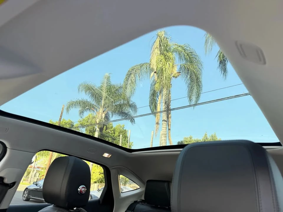2018 Jaguar E-Pace - Image 15 of 18