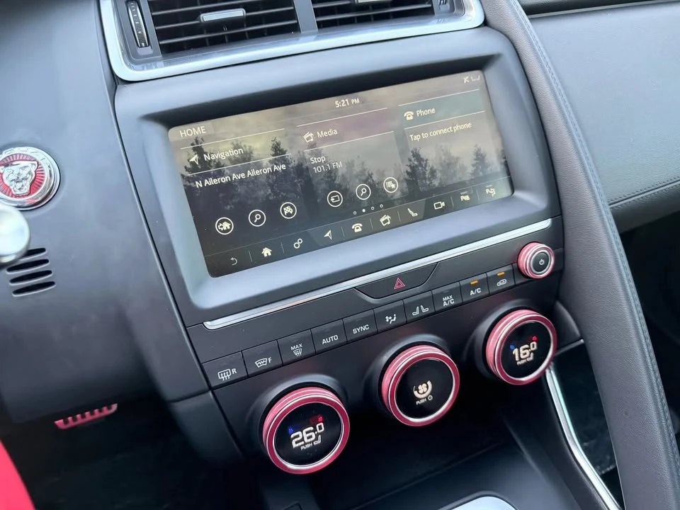 2018 Jaguar E-Pace - Image 16 of 18
