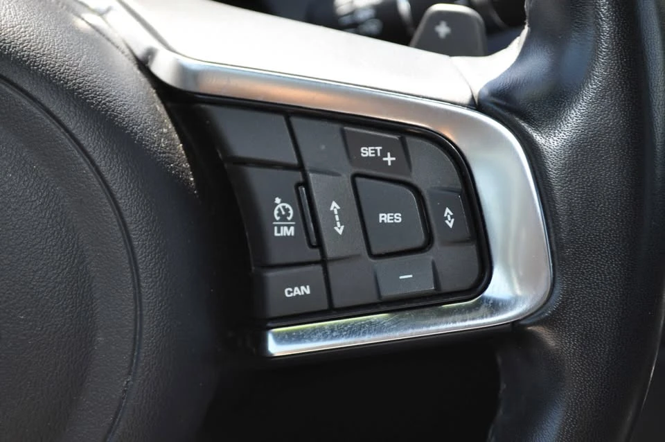 2018 Jaguar E-Pace - Image 17 of 20