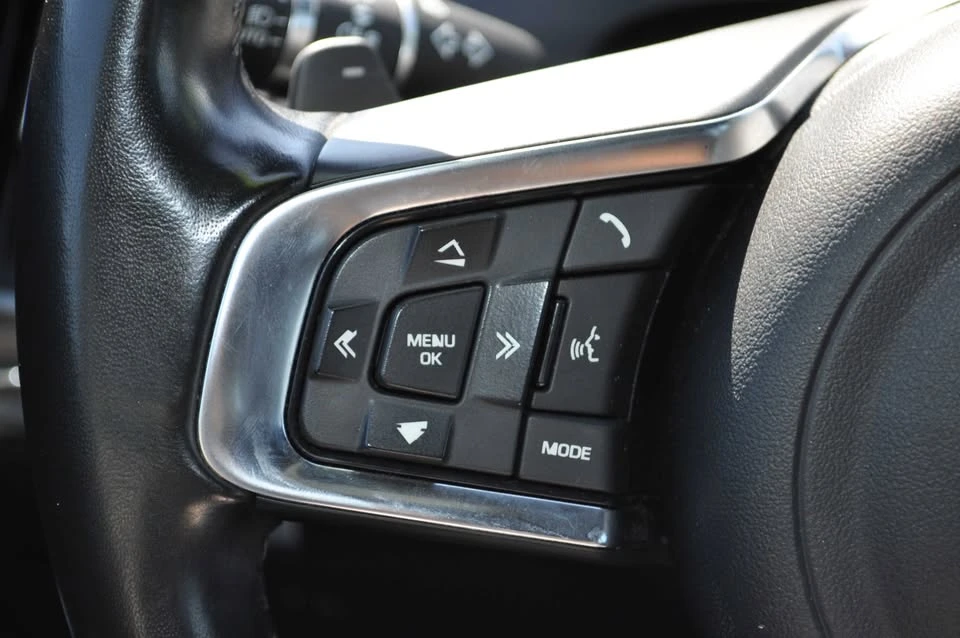 2018 Jaguar E-Pace - Image 16 of 20