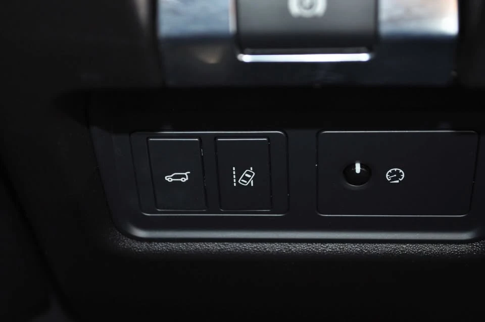2018 Jaguar E-Pace - Image 19 of 20