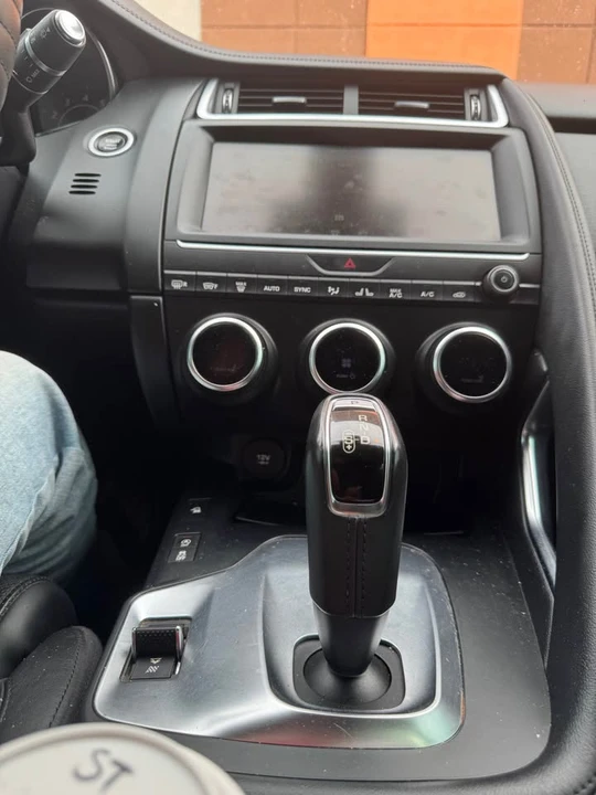 2018 Jaguar E-Pace - Image 9 of 20