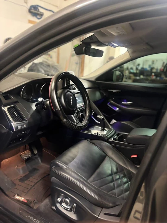 2018 Jaguar E-Pace - Image 13 of 20