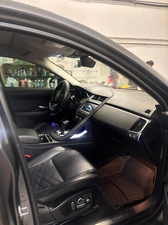 2018 Jaguar E-Pace - Image 15 of 20