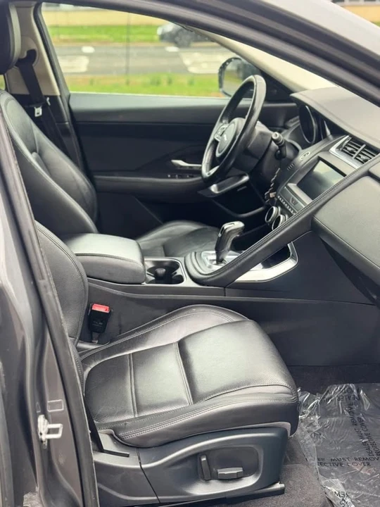 2018 Jaguar E-Pace - Image 13 of 20