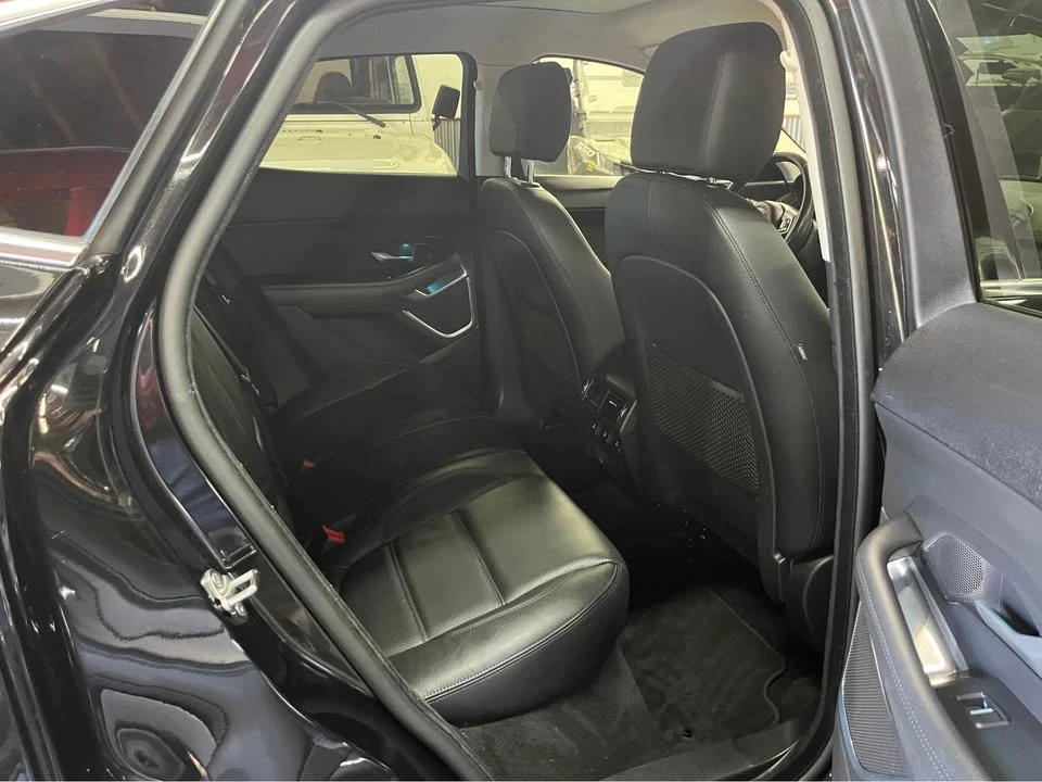 2018 Jaguar E-Pace - Image 13 of 18