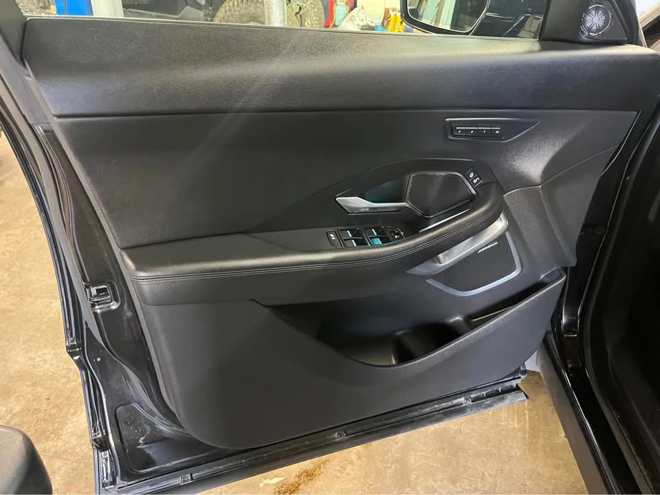 2018 Jaguar E-Pace - Image 18 of 18
