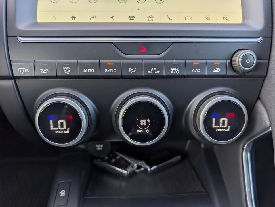 2018 Jaguar E-Pace - Image 15 of 20
