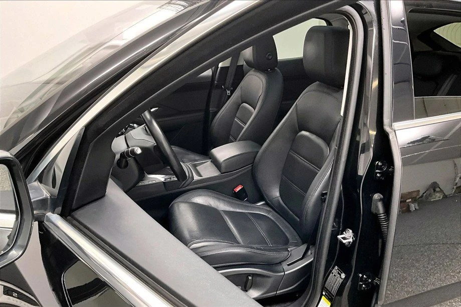 2018 Jaguar E-Pace - Image 6 of 9