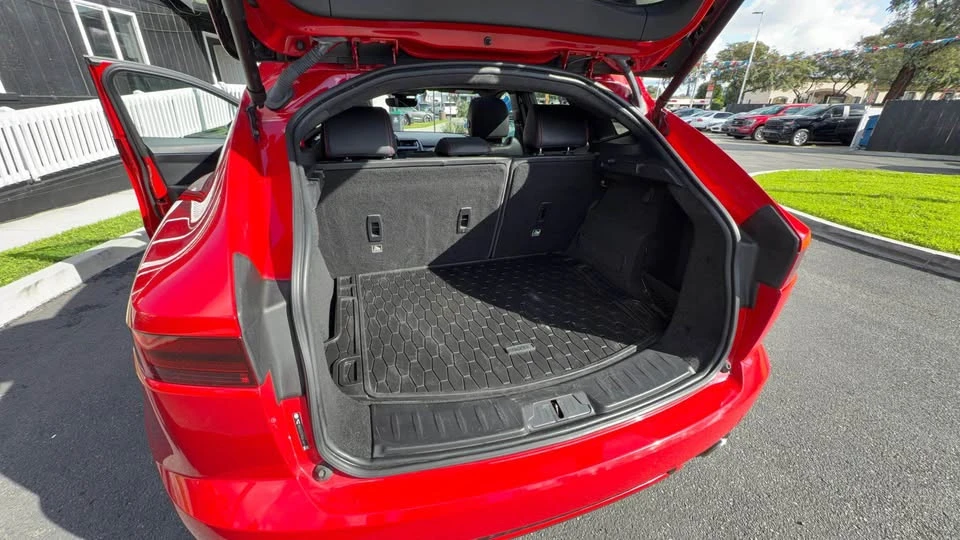 2018 Jaguar E-Pace - Image 13 of 13