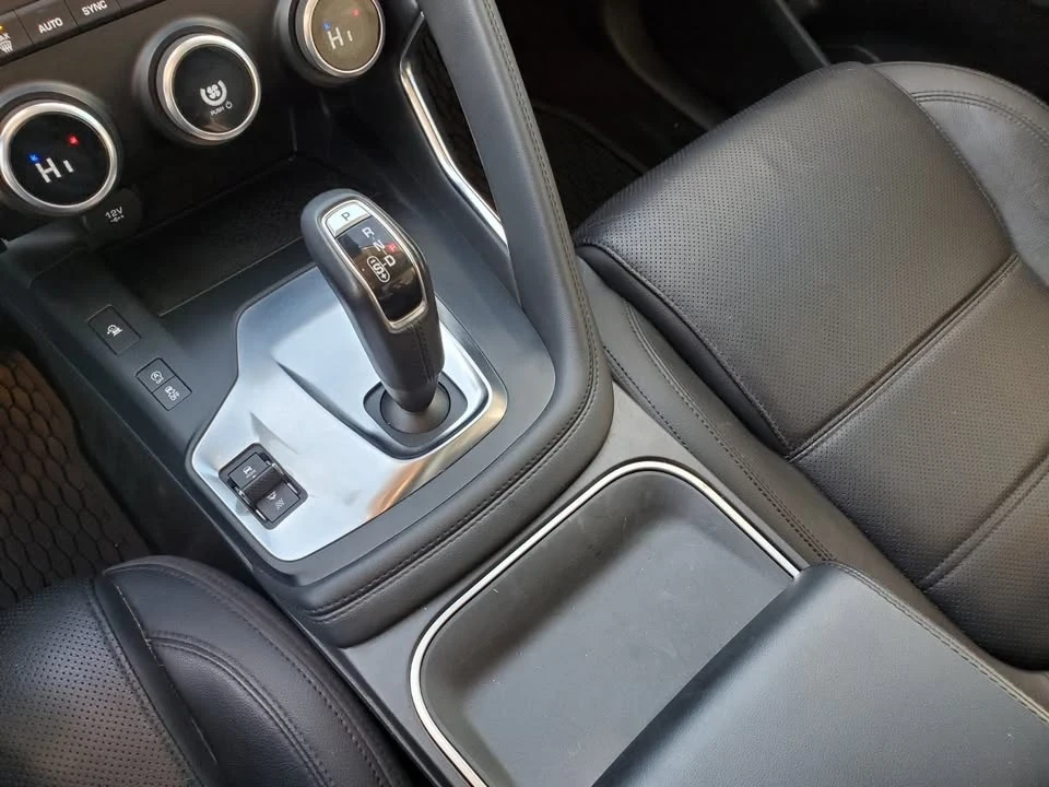 2018 Jaguar E-Pace - Image 8 of 17