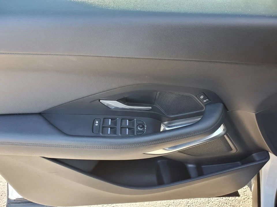 2018 Jaguar E-Pace - Image 13 of 14