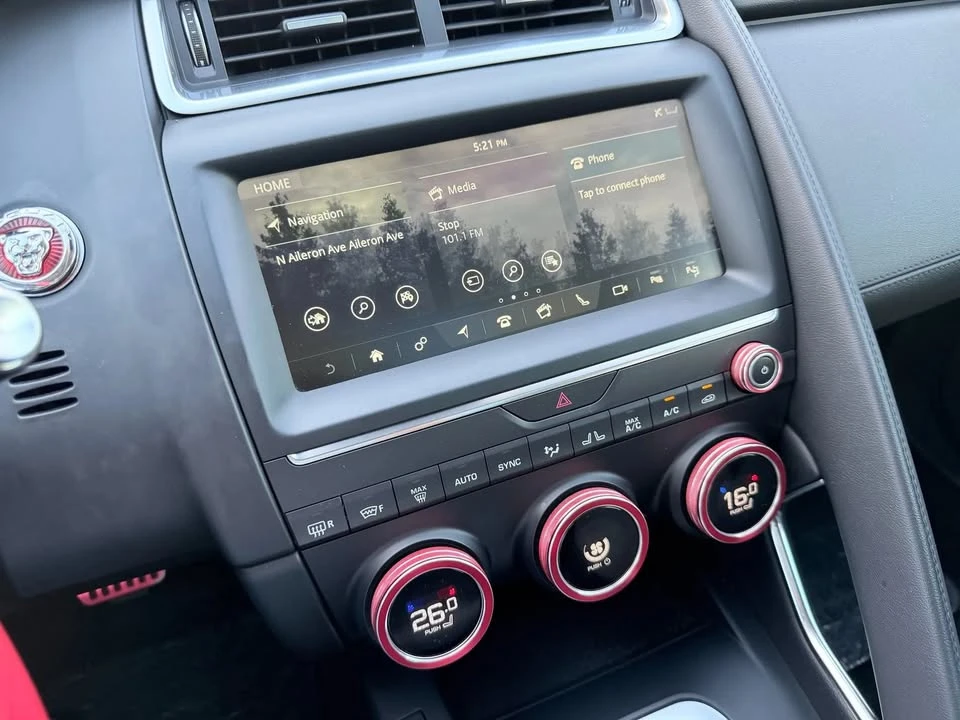 2018 Jaguar E-Pace - Image 16 of 18
