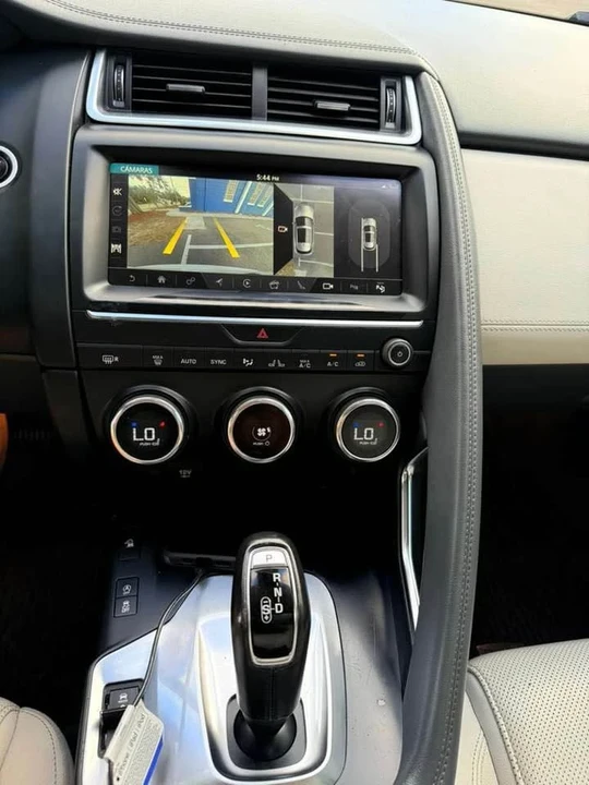 2018 Jaguar E-Pace - Image 19 of 20