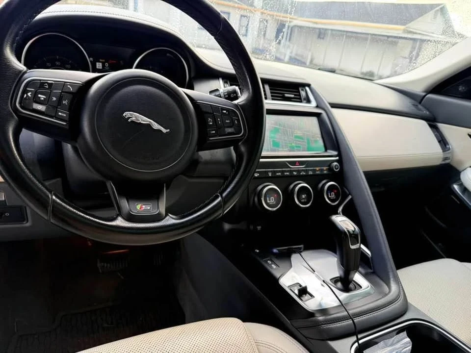 2018 Jaguar E-Pace - Image 10 of 20