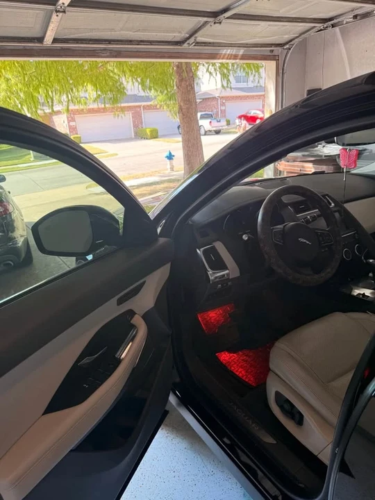 2018 Jaguar E-Pace - Image 17 of 17