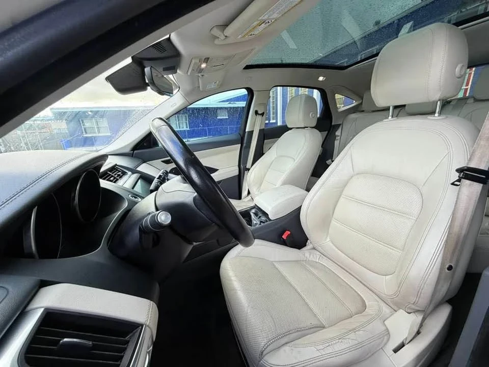 2018 Jaguar E-Pace - Image 13 of 20