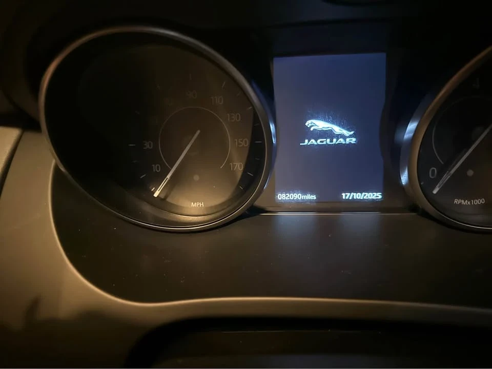 2018 Jaguar E-Pace - Image 16 of 17