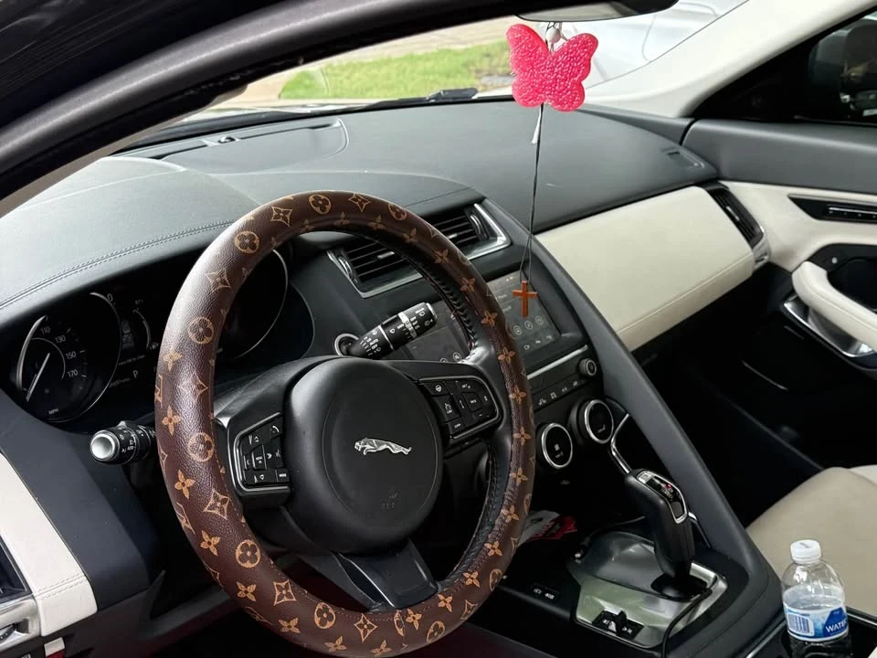 2018 Jaguar E-Pace - Image 11 of 17
