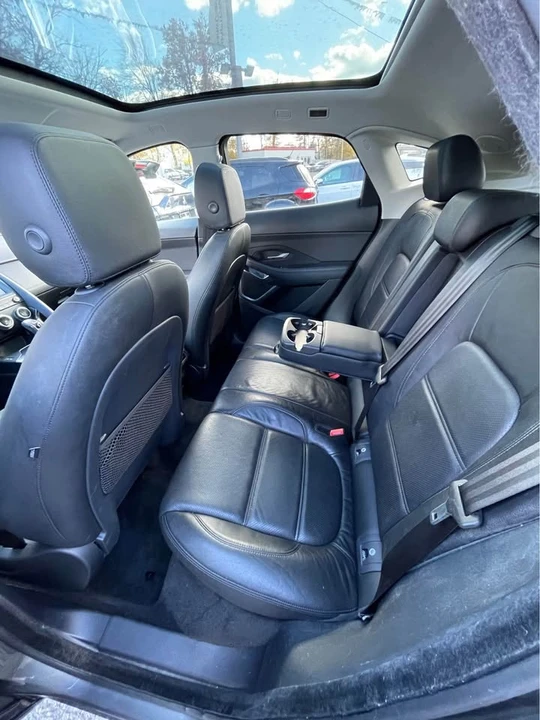 2018 Jaguar E-Pace - Image 13 of 15