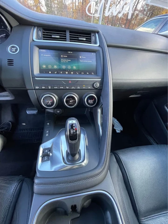 2018 Jaguar E-Pace - Image 9 of 15