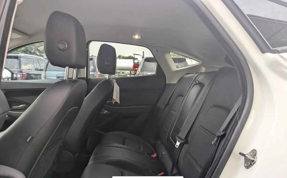2018 Jaguar E-Pace - Image 7 of 9