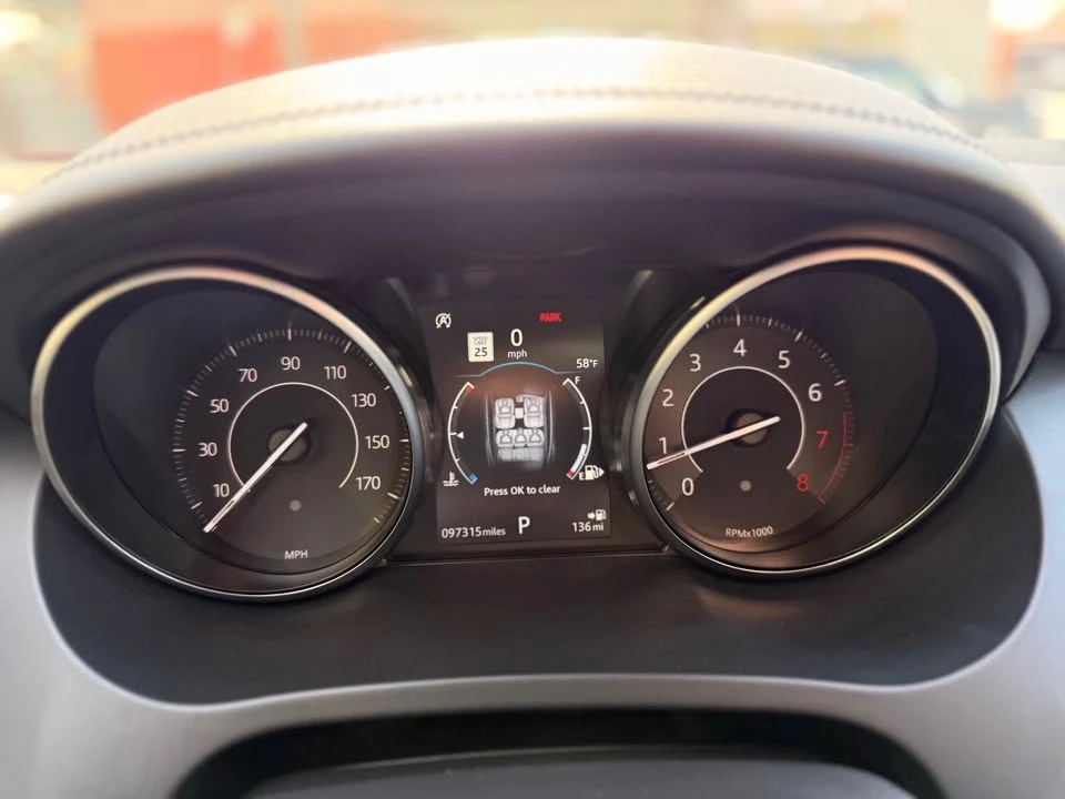 2018 Jaguar E-Pace - Image 11 of 17