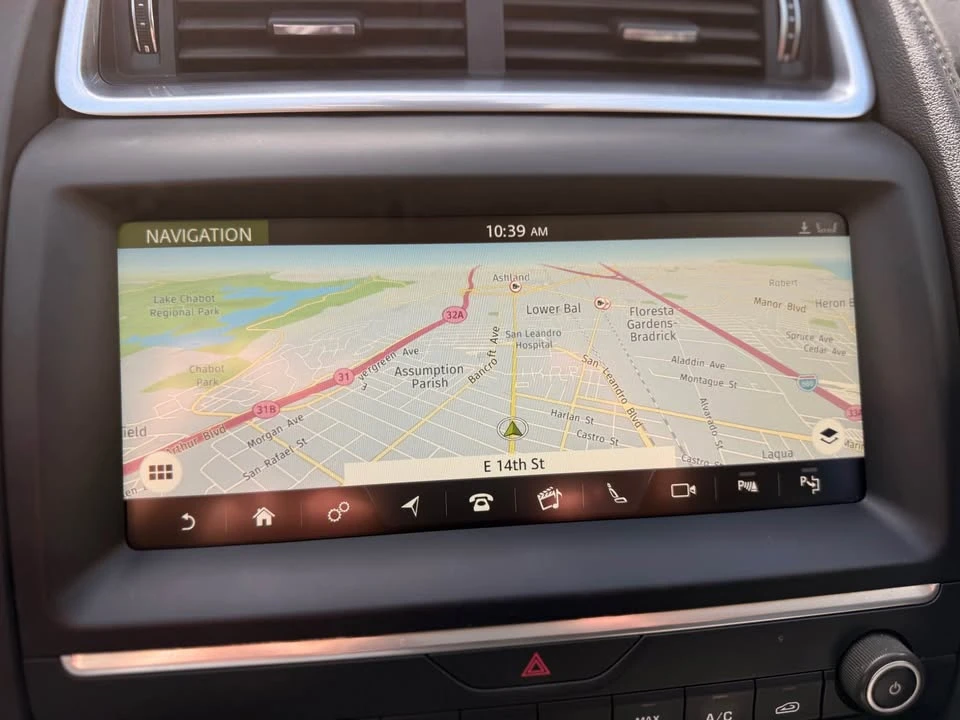 2018 Jaguar E-Pace - Image 12 of 17