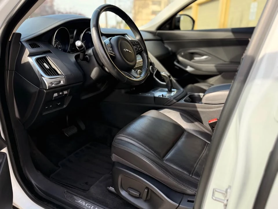 2018 Jaguar E-Pace - Image 8 of 17