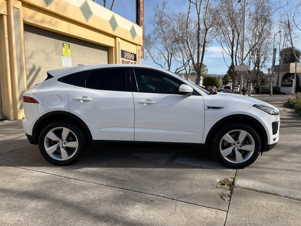 2018 Jaguar E-Pace - Image 5 of 17