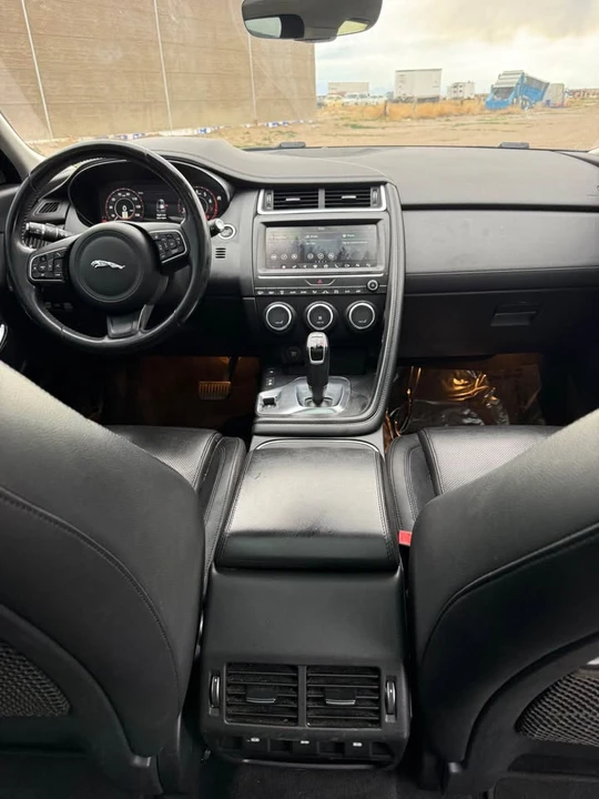 2018 Jaguar E-Pace - Image 13 of 17