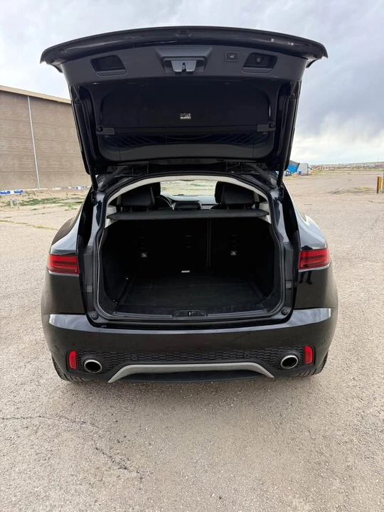 2018 Jaguar E-Pace - Image 11 of 17