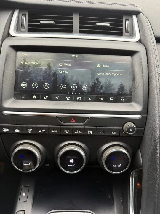 2018 Jaguar E-Pace - Image 14 of 17
