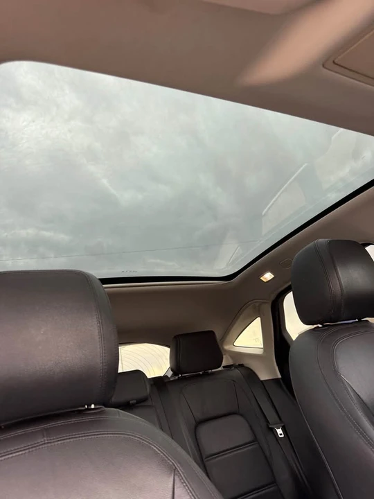 2018 Jaguar E-Pace - Image 16 of 17