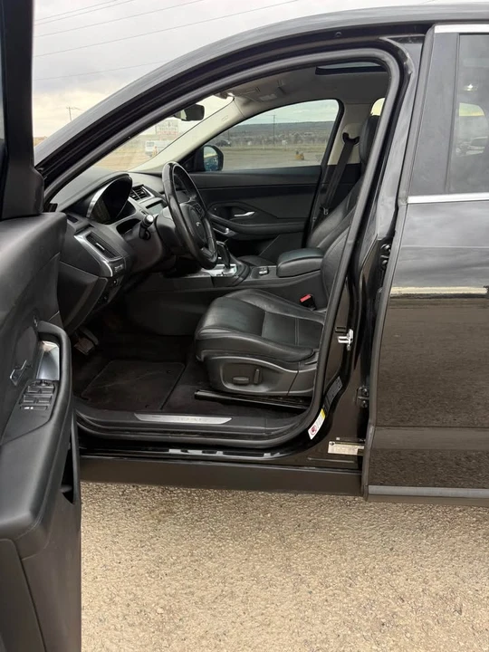 2018 Jaguar E-Pace - Image 7 of 17