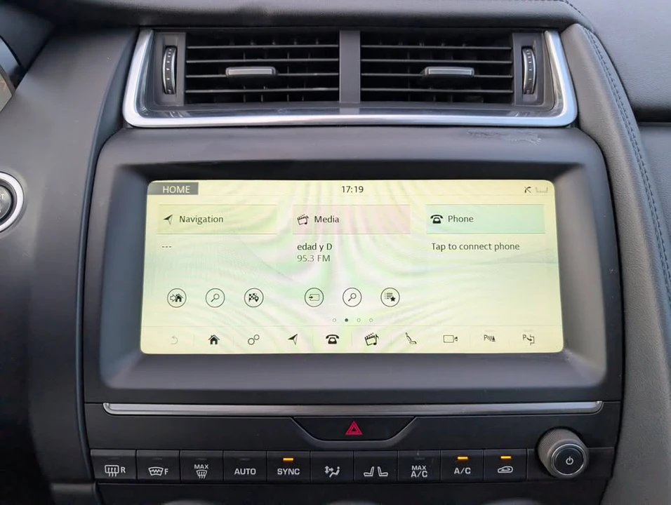 2018 Jaguar E-Pace - Image 15 of 20