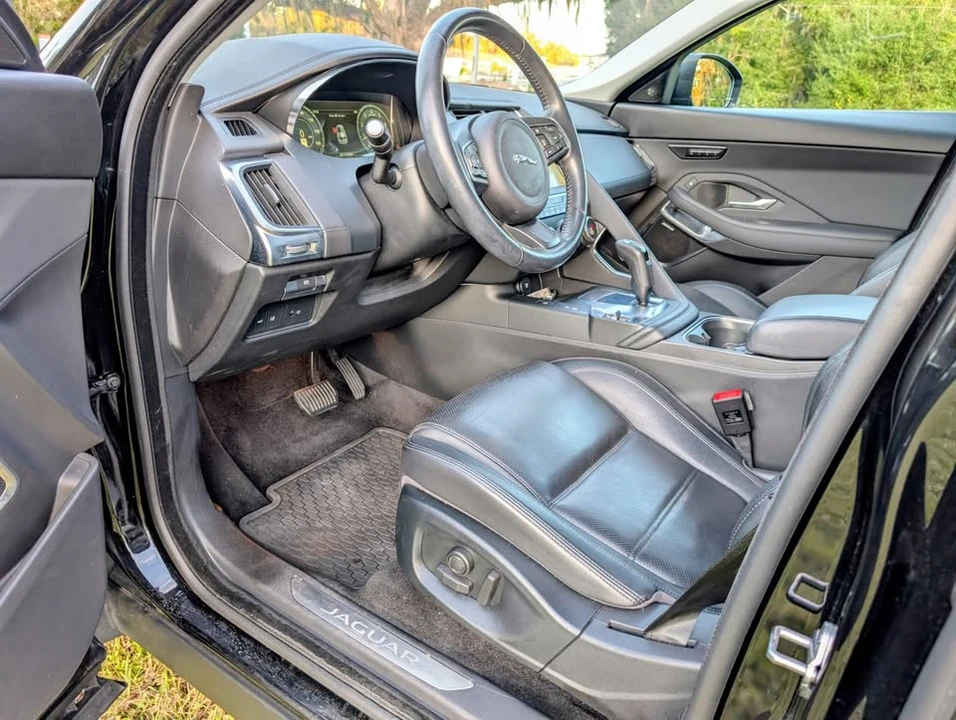 2018 Jaguar E-Pace - Image 9 of 20