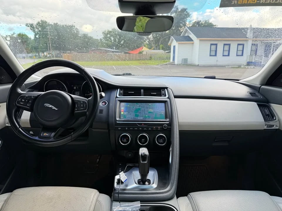 2018 Jaguar E-Pace - Image 10 of 18