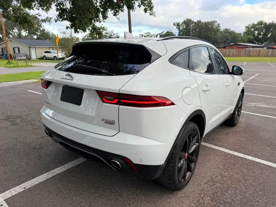 2018 Jaguar E-Pace - Image 17 of 18