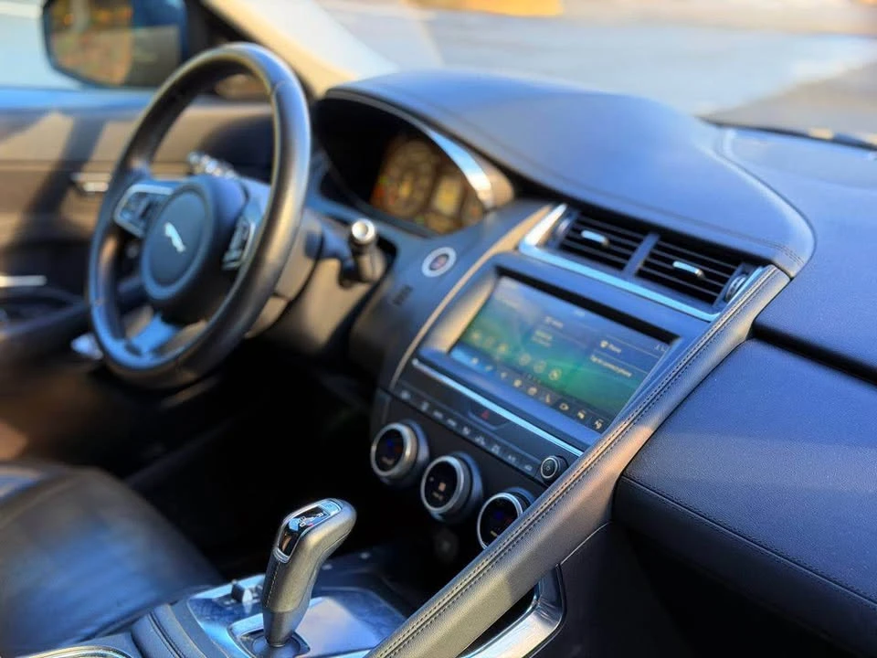 2018 Jaguar E-Pace - Image 13 of 14