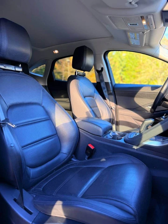 2018 Jaguar E-Pace - Image 9 of 14