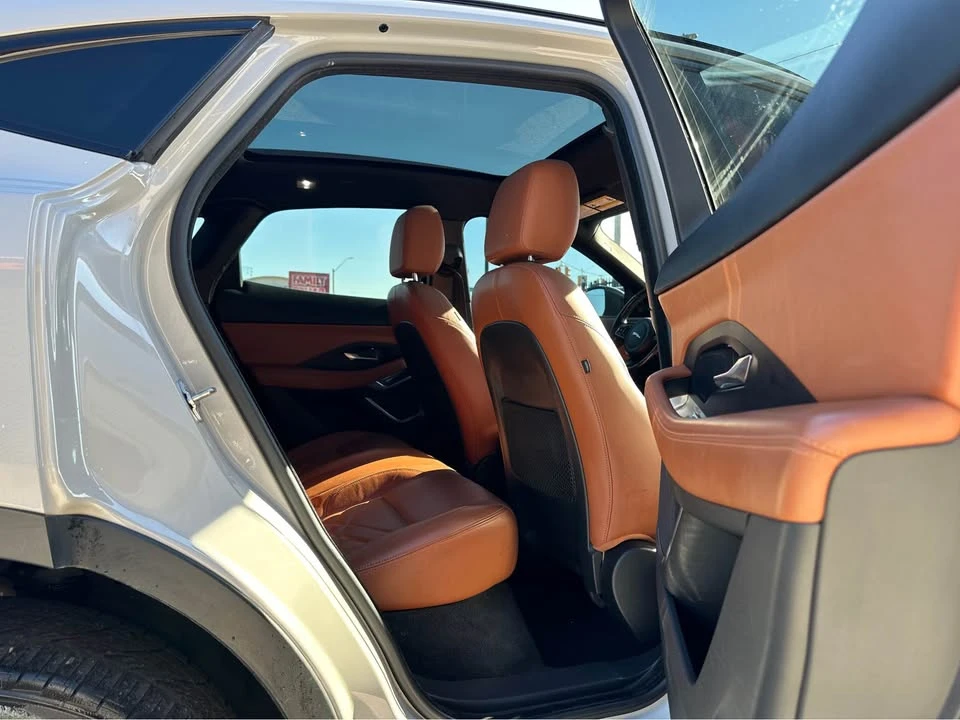 2018 Jaguar E-Pace - Image 9 of 13