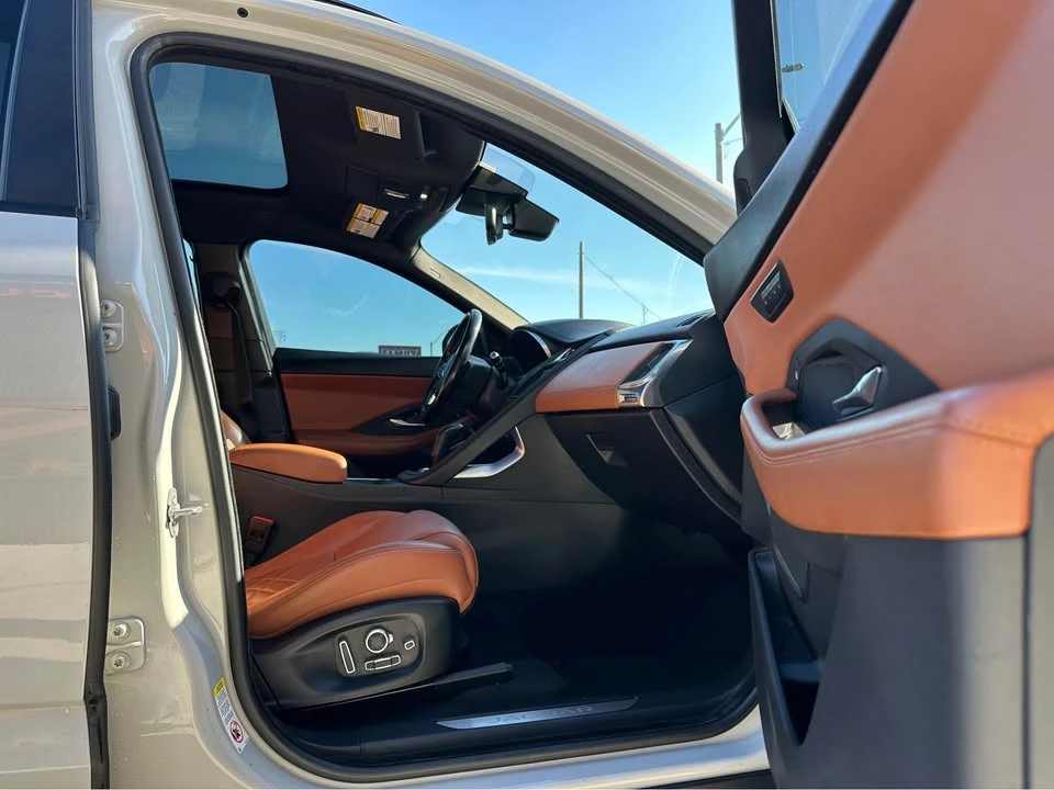 2018 Jaguar E-Pace - Image 8 of 13