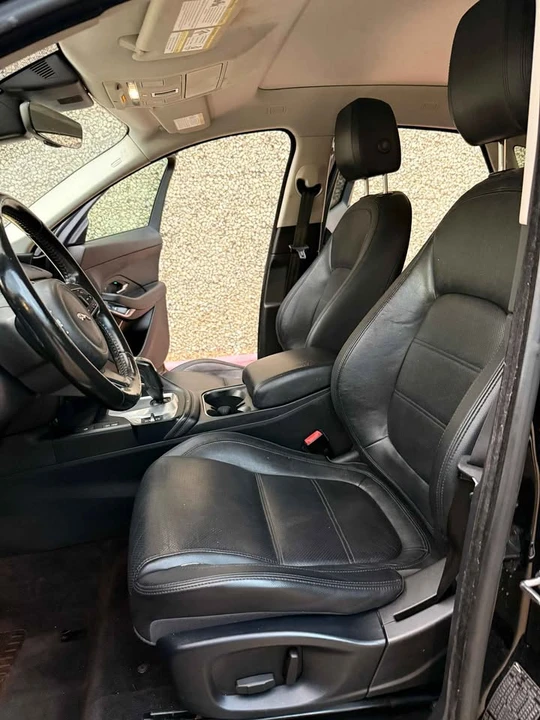 2018 Jaguar E-Pace - Image 13 of 20