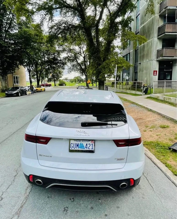 2018 Jaguar E-Pace - Image 4 of 8