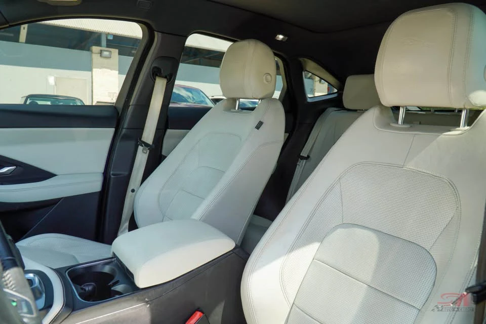 2018 Jaguar E-Pace - Image 10 of 20