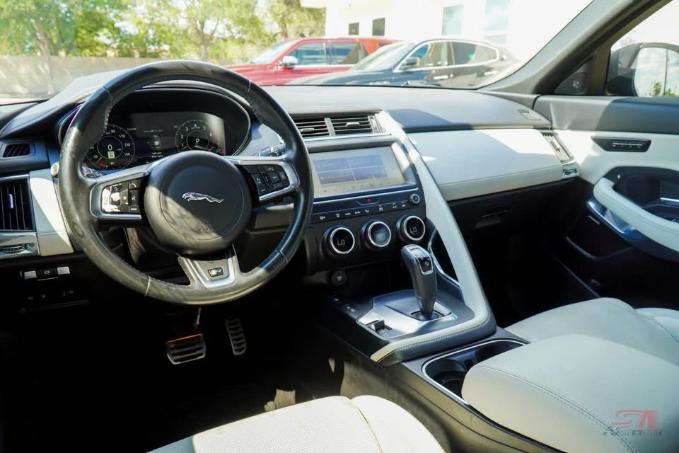 2018 Jaguar E-Pace - Image 11 of 20